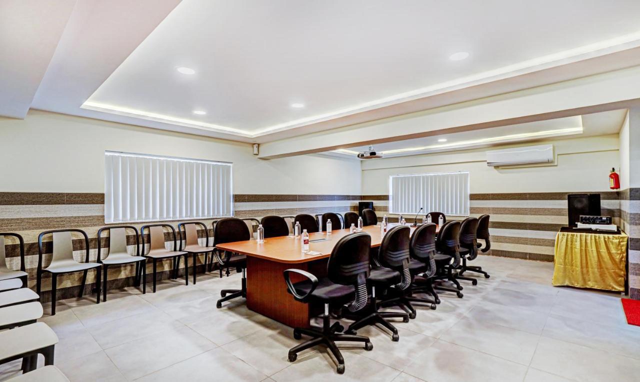 Treebo Galaxy Suites Mathikere 班加罗尔 外观 照片