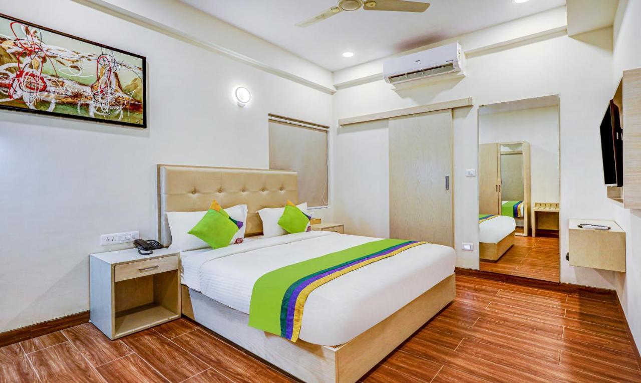 Treebo Galaxy Suites Mathikere 班加罗尔 外观 照片