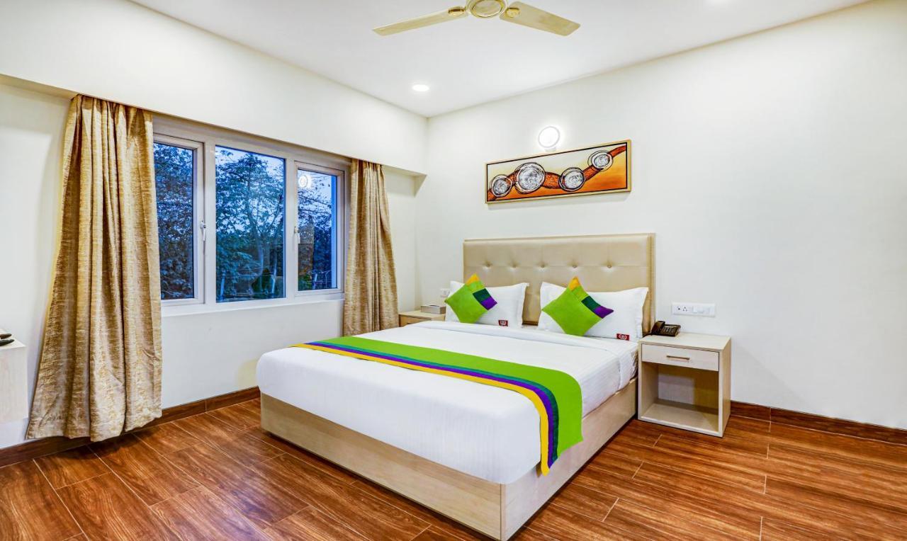 Treebo Galaxy Suites Mathikere 班加罗尔 外观 照片