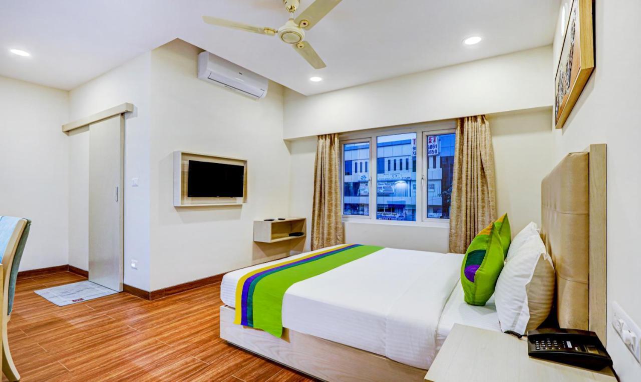 Treebo Galaxy Suites Mathikere 班加罗尔 外观 照片