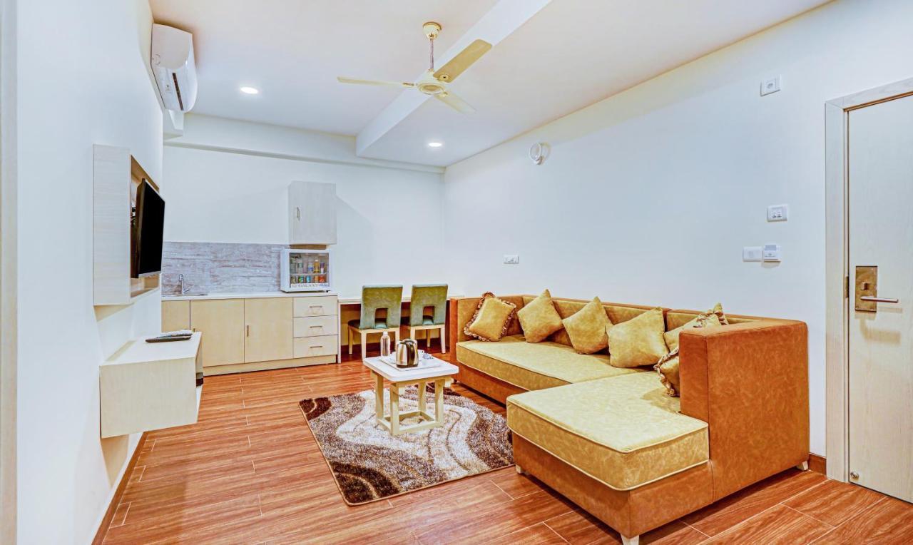 Treebo Galaxy Suites Mathikere 班加罗尔 外观 照片